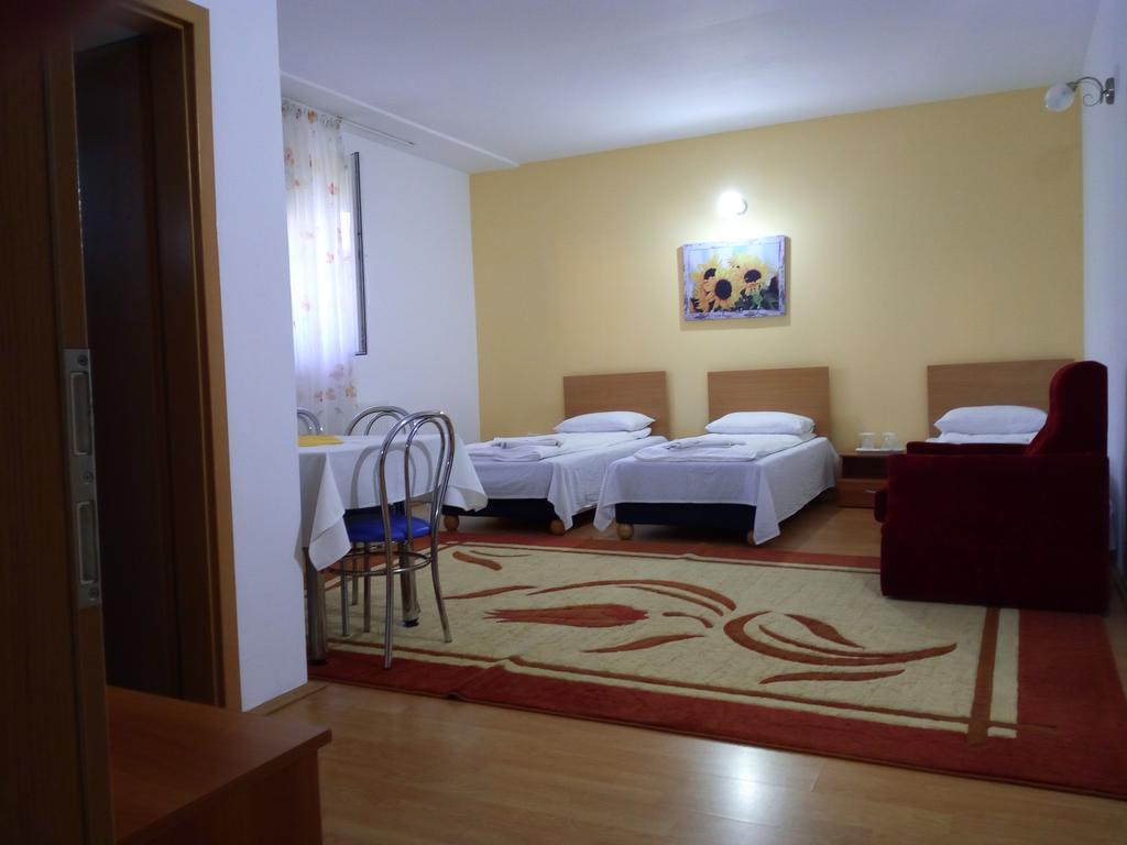 Pensiunea Vladut Timisoara Luaran gambar